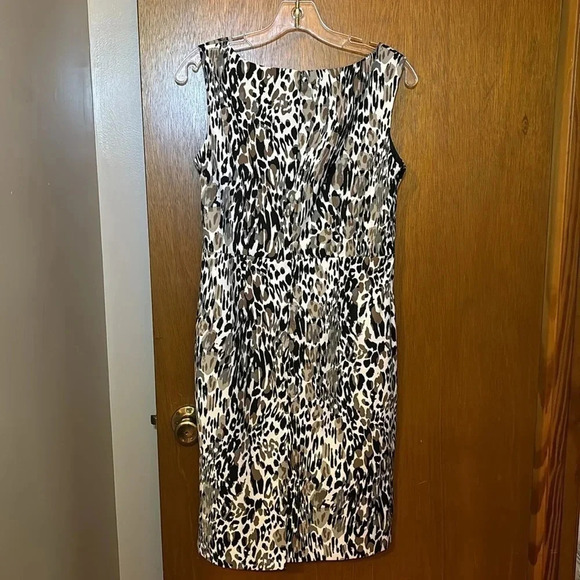 Kasper Animal Print Fully Lined Sheath Dress Size 4 - Picture 7 of 9